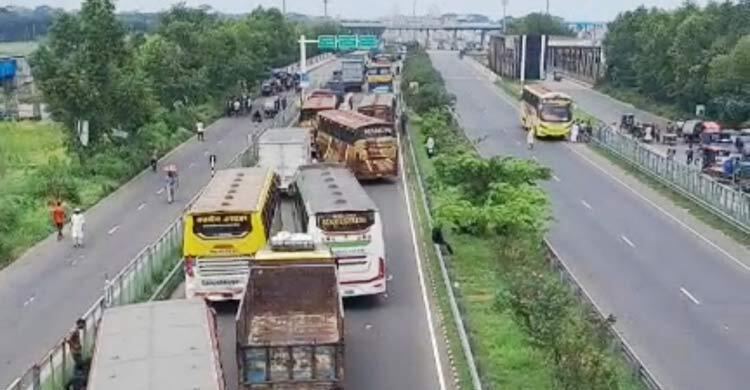 ঢাকার সাথে দক্ষিণ বঙ্গসহ ফরিদপুর খুলনার যোগাযোগ চালু হয়েছে।